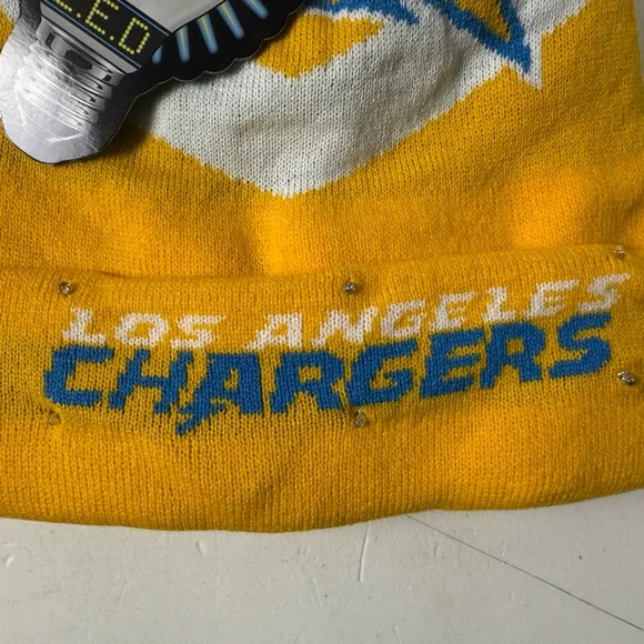 Los Angeles LA Chargers Beanie Pompom Light Up LED Hat New NWT - Picture 10 of 11